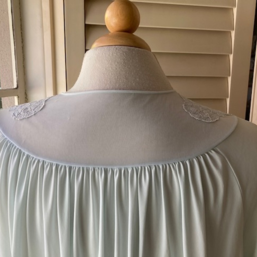 Vintage Shadow Line Powder Blue Nylon Robe - Picture 7 of 13